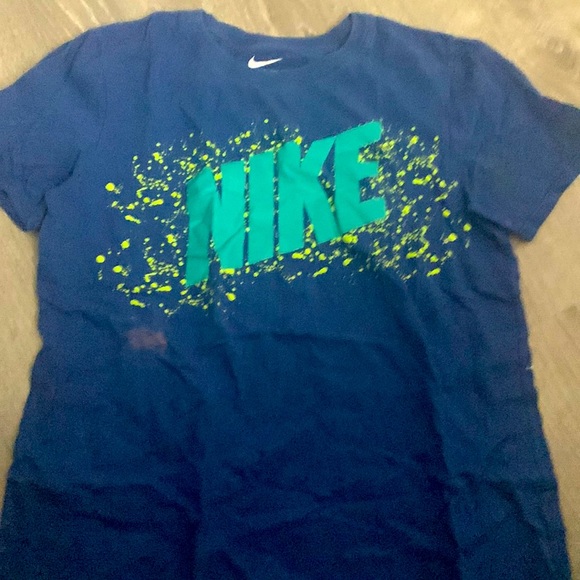 Girls Nike Tee - Picture 1 of 4